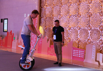  الجواب هو الموقف يجلس يومين-عجلة جديدة في Airwheel سكوتر A3.